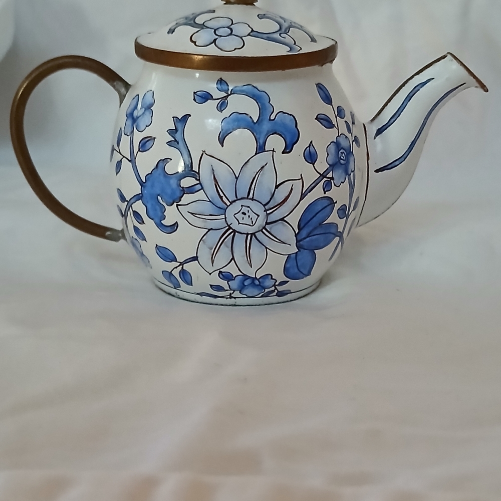 Chinemel B. YEE Miniature Teapot - Picture 5 of 12